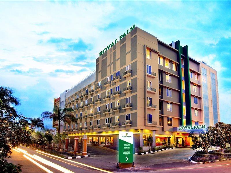 Royal Palm Hotel & Conference Center Cengkareng Джакарта Екстериор снимка