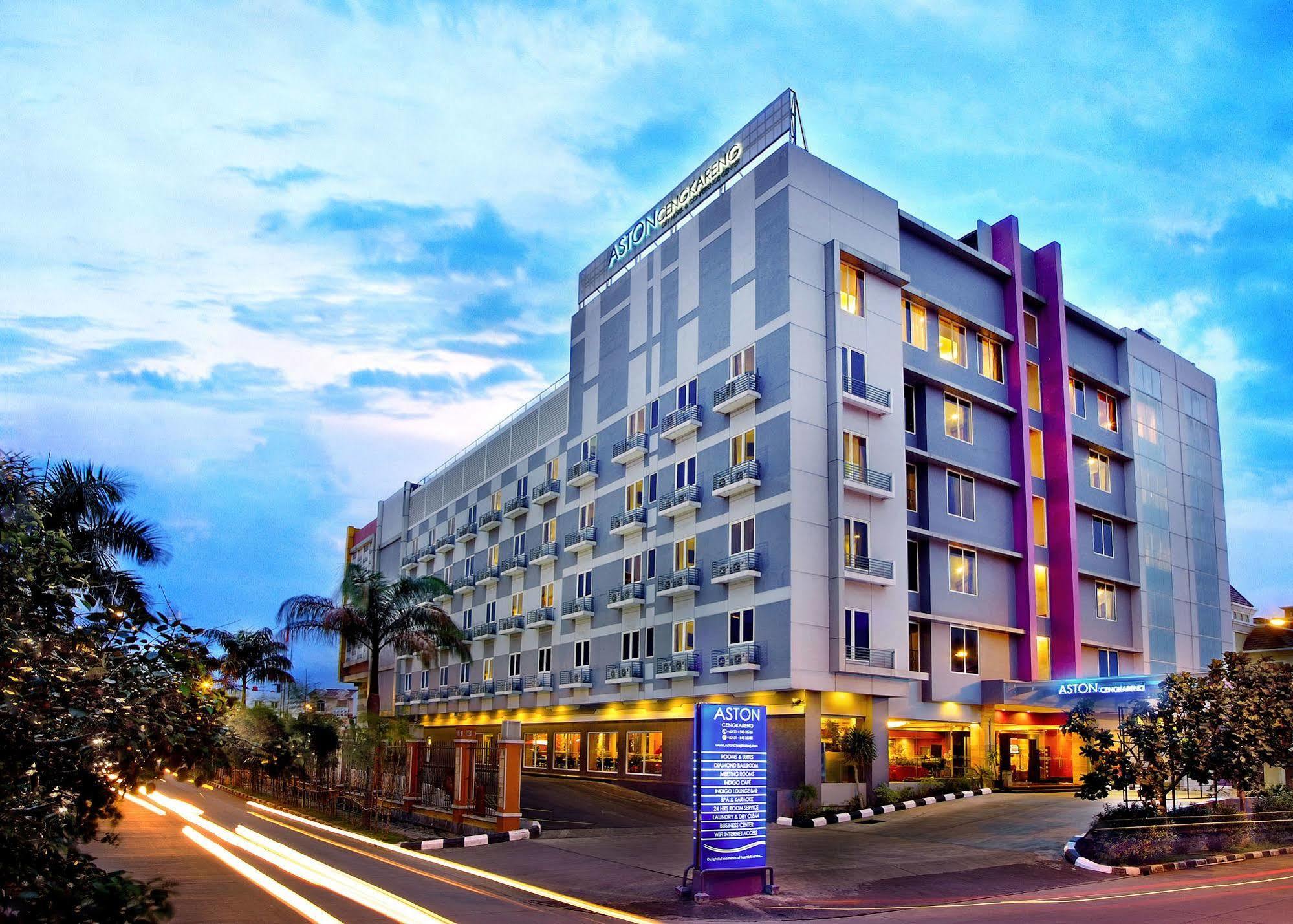 Royal Palm Hotel & Conference Center Cengkareng Джакарта Екстериор снимка